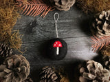 Round ornament, Raven Black w/ Mushroom