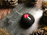 Round ornament, Raven Black w/ Mushroom