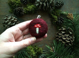 Round ornament, Mountainbell Red w/ Mushroom
